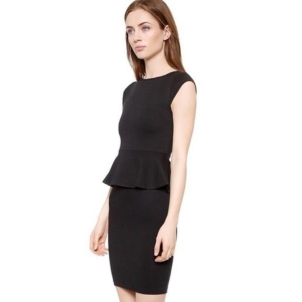 Alice + Olivia Sheath Dress Employed
Peplum Black | Small